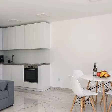 Denis ,seget Donji, * تروغير