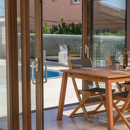 Villa Denis ,seget Donji,