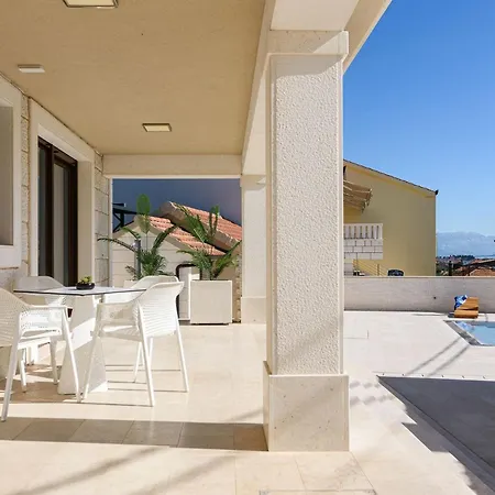 Villa Denis ,seget Donji,