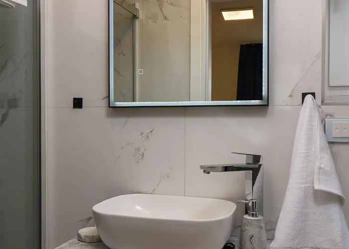 Denis ,seget Donji, Τρογκίρ