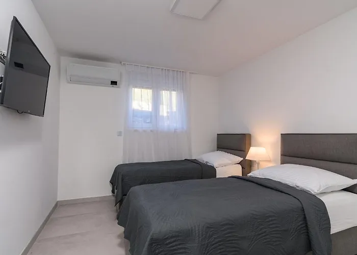 Vila Denis ,seget Donji,