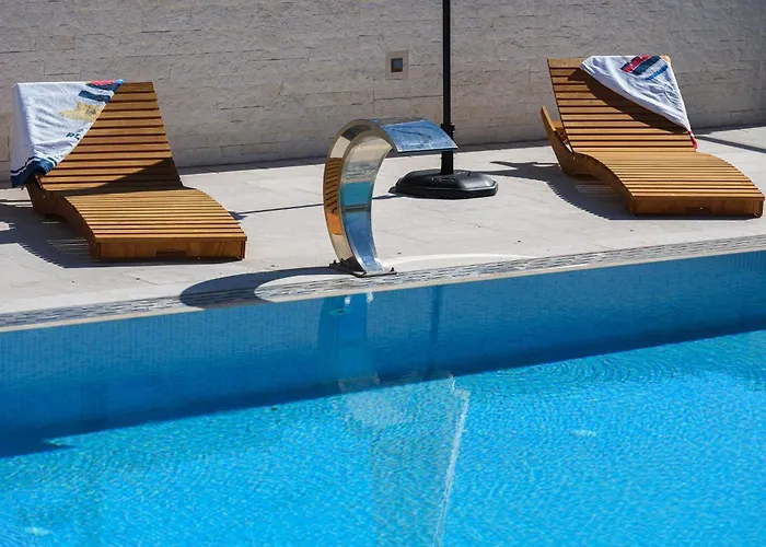 Denis ,seget Donji, Vila *