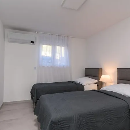 Vila Denis ,seget Donji,