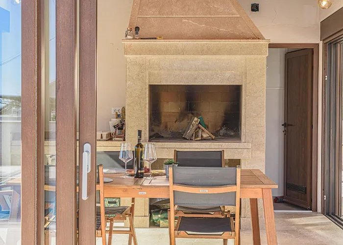 Denis ,seget Donji, Villa