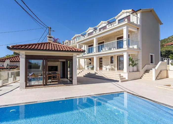 Denis ,seget Donji, Villa